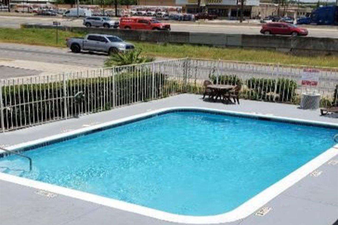 Econo Lodge San Antonio Northeast I-35 Екстер'єр фото